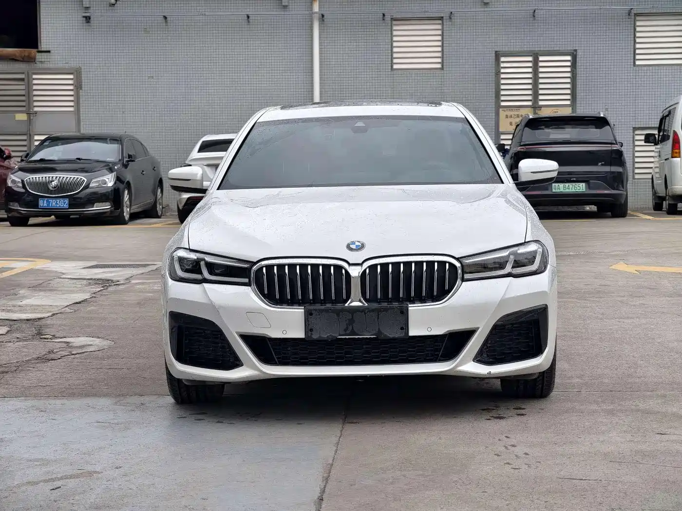 BMW 5 Series 2022 Facelift 530Li Leading M Sport Package фото 2
