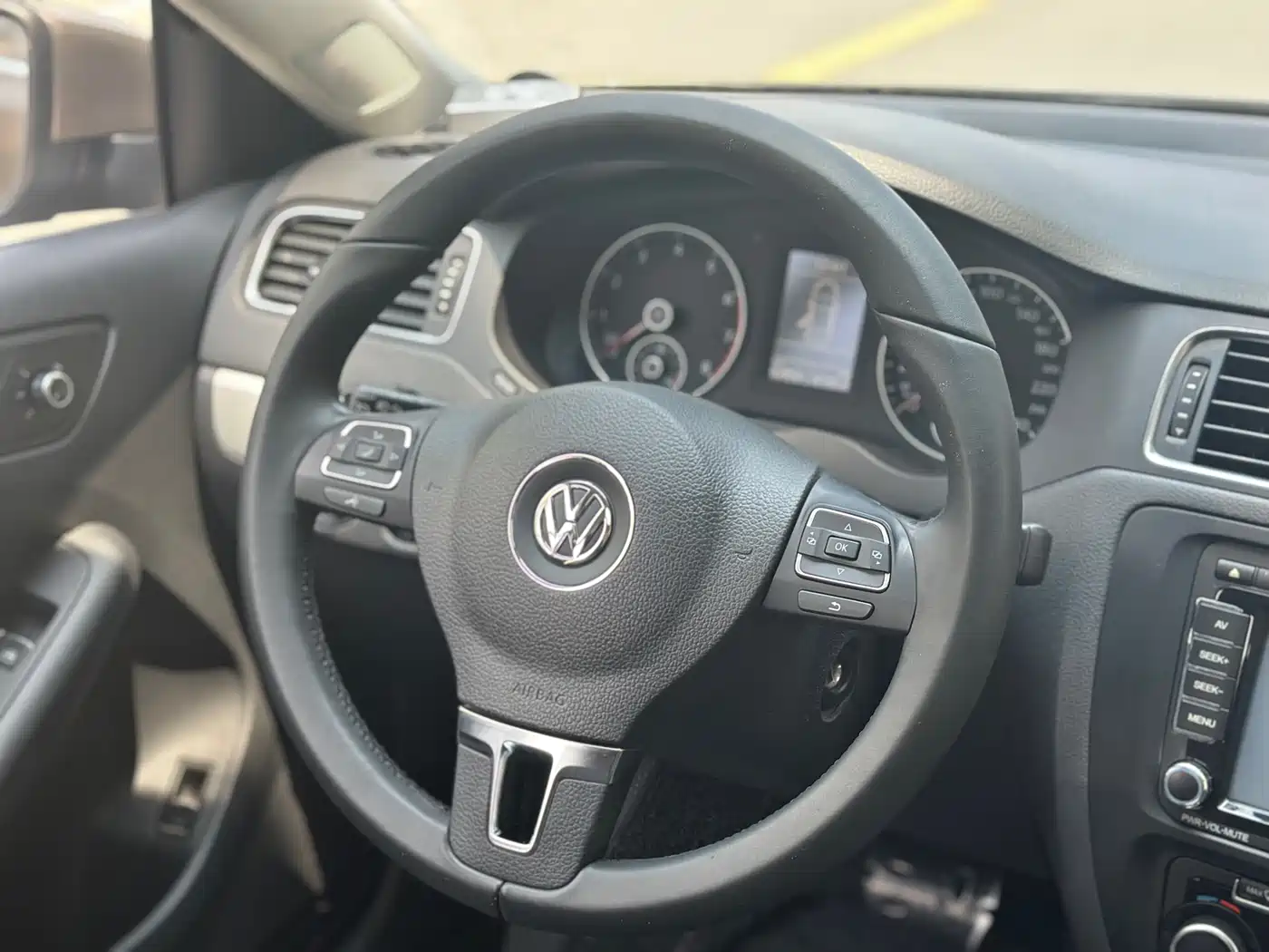Volkswagen Sagitar 2014 1.4TSI Automatic Luxury фото 6