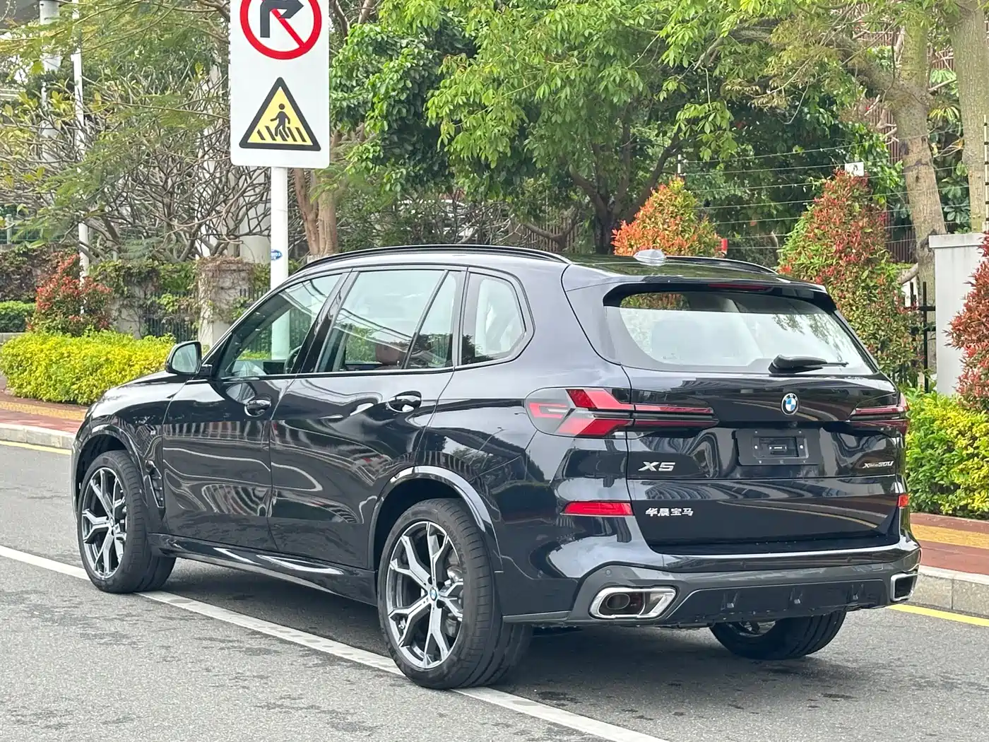 BMW X5 2023 xDrive 30Li Premium M Sport Black Night Package фото 7