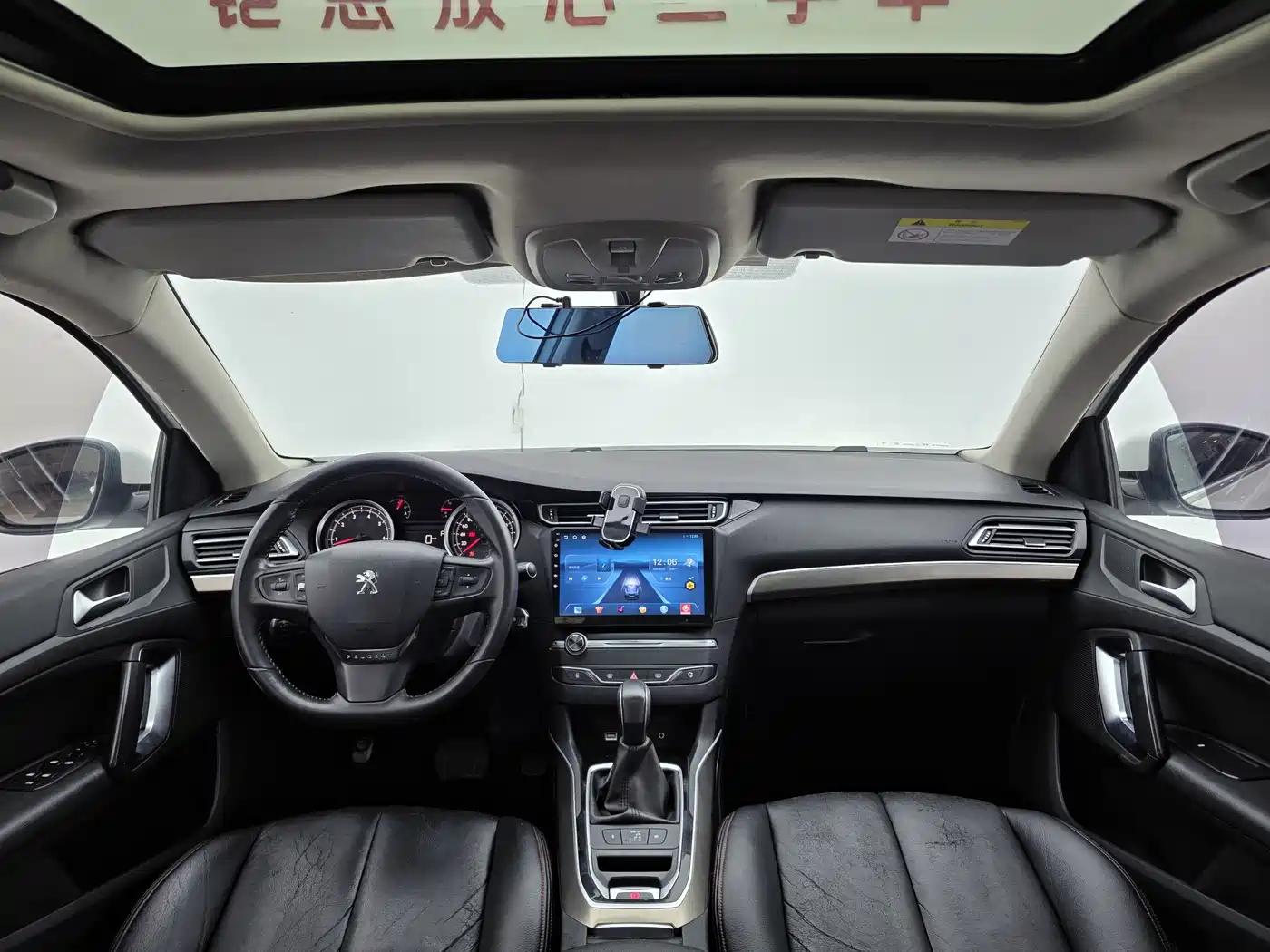 Peugeot 408 2015 Model 1.2T Automatic Luxury Edition фото 13
