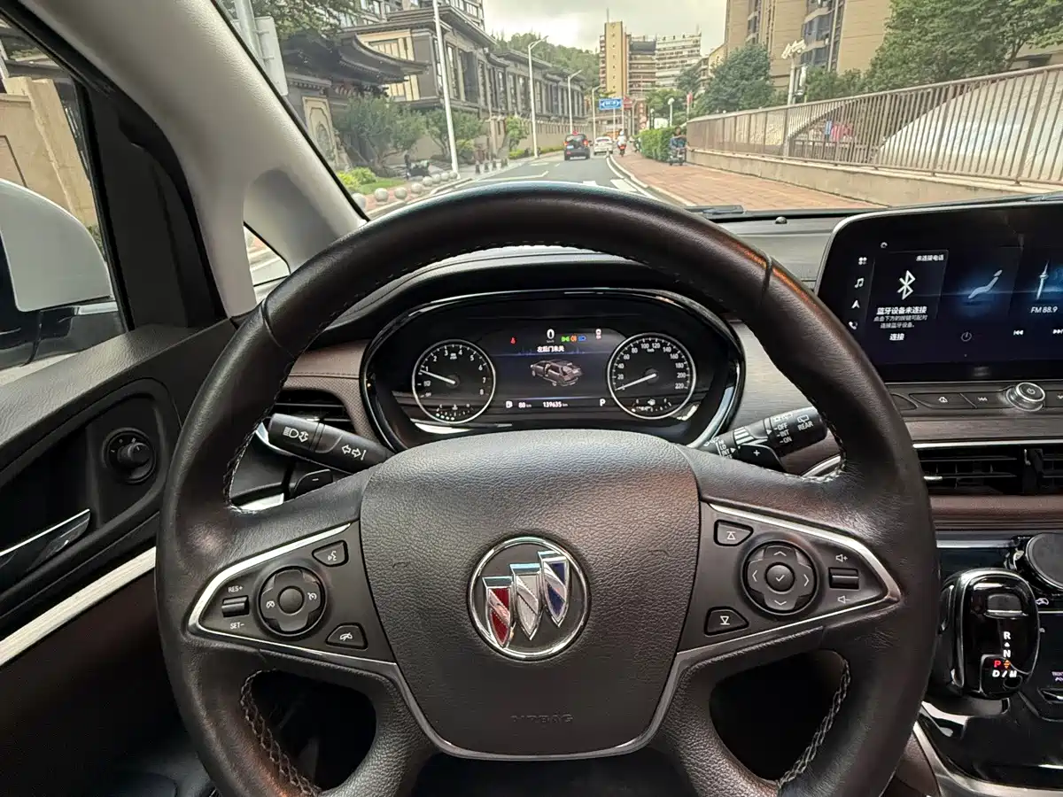 Photo 17 - Buick GL8