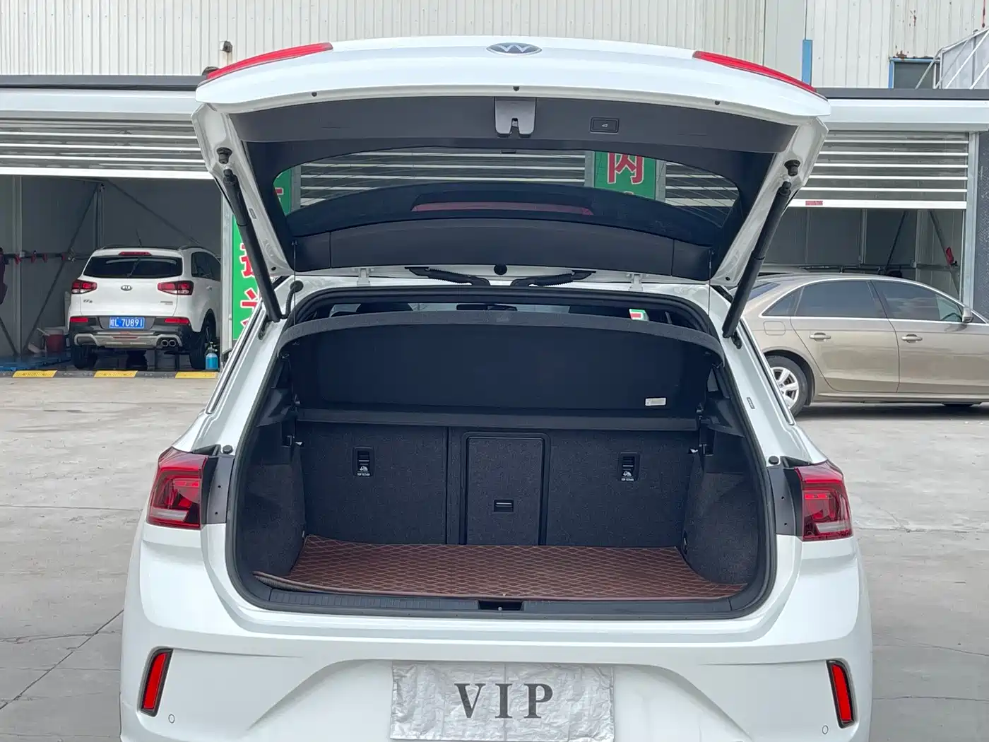 Фото 12 - Volkswagen T-ROC