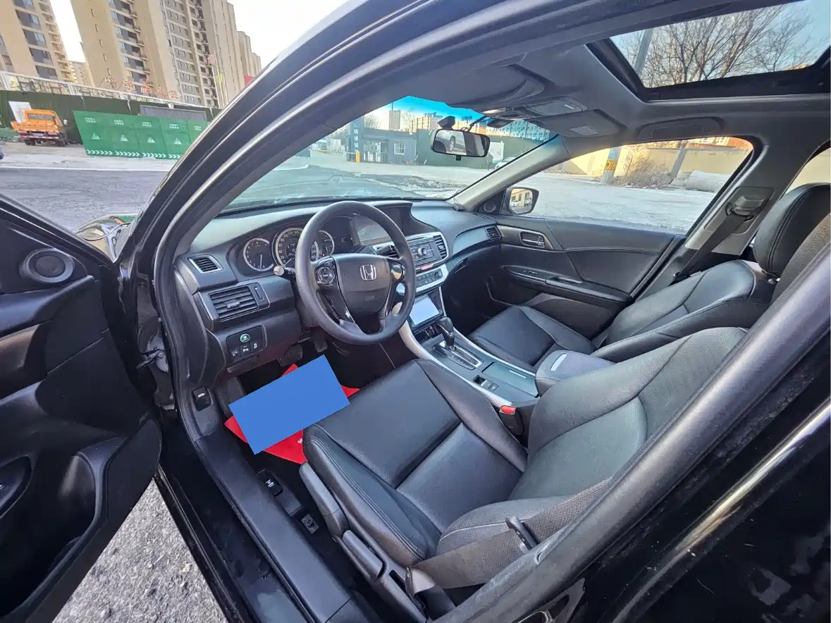 Honda Accord 2014 2.0L LX Comfort Edition фото 10