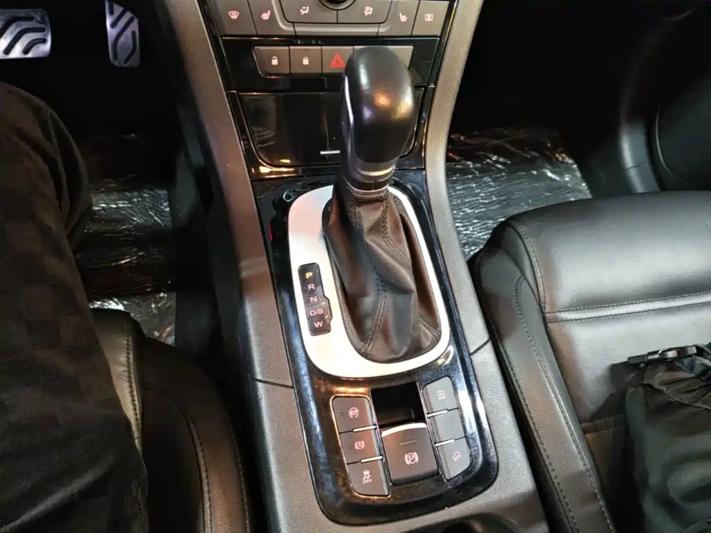 MG Roewe RX5 2015 2015 2.0TGI TST 4WD Flagship Edition