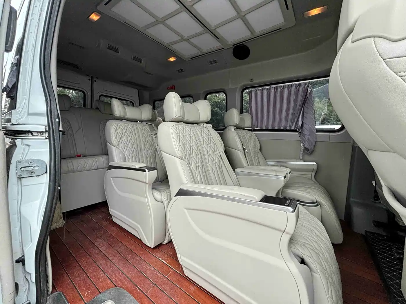 SAIC Maxus Xintu V80 2024 Model PRO Business 6MT Long Wheelbase Medium Roof 147Ps 9-seater Four-row Non-commercial фото 9