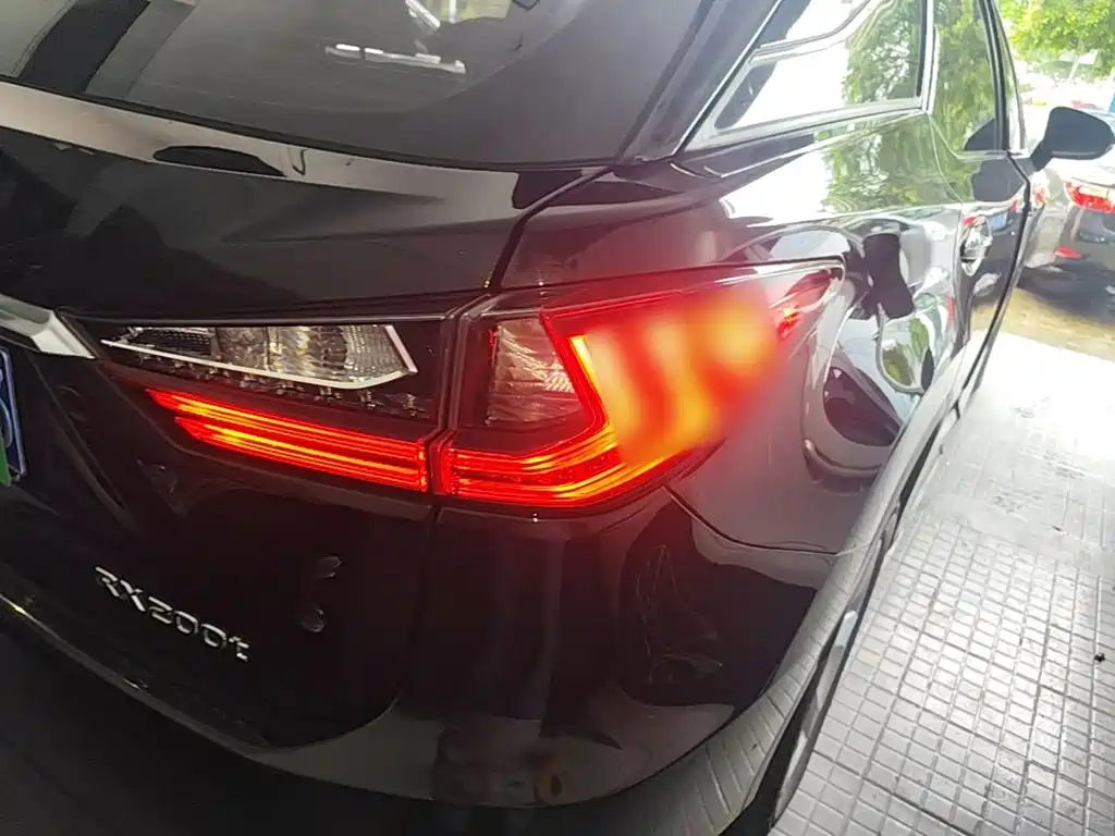 Фото 8 - Lexus RX