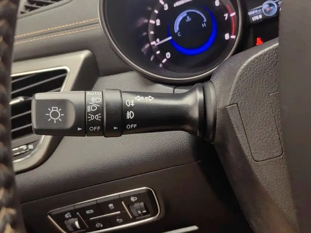 Фото 21 - Changan CS75