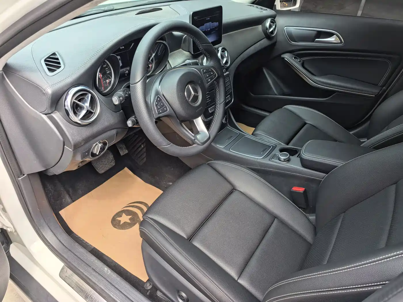Mercedes-Benz GLA 2017 GLA 200 Fashion фото 6