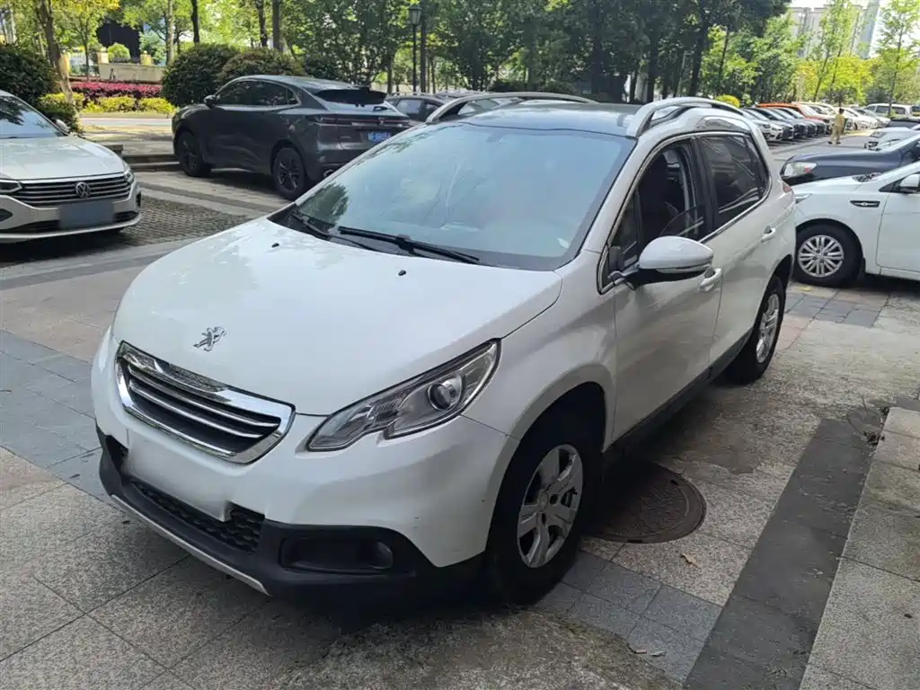 Peugeot 2008 2015 1.6L Automatic Cool Edition фото 2