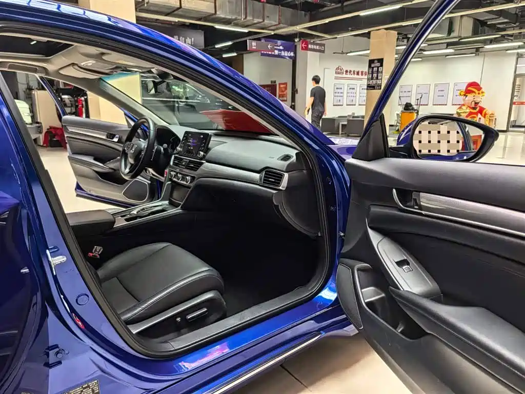 Фото 9 - Honda Accord
