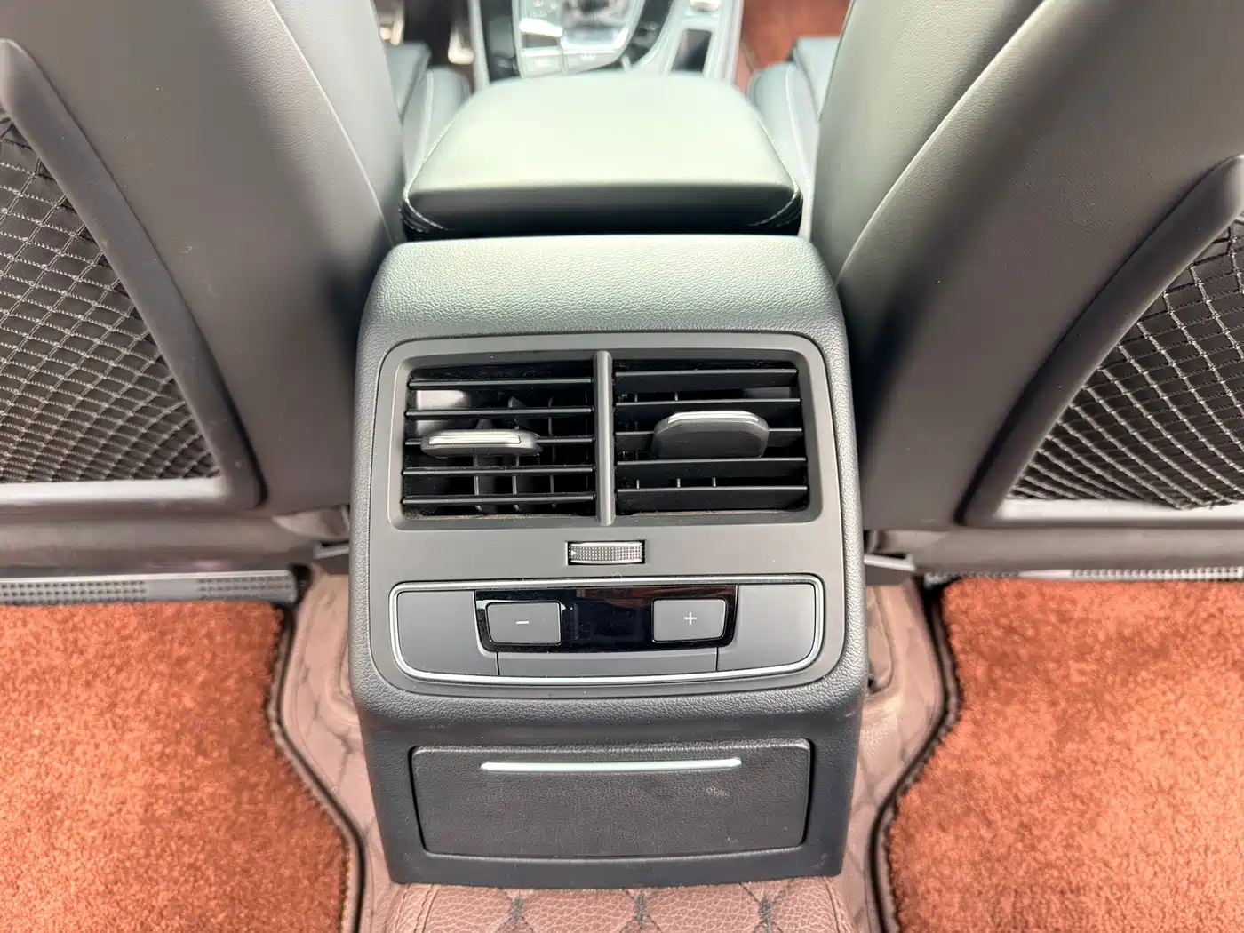Audi A4L 2024 40 TFSI Luxury Dynamic фото 15
