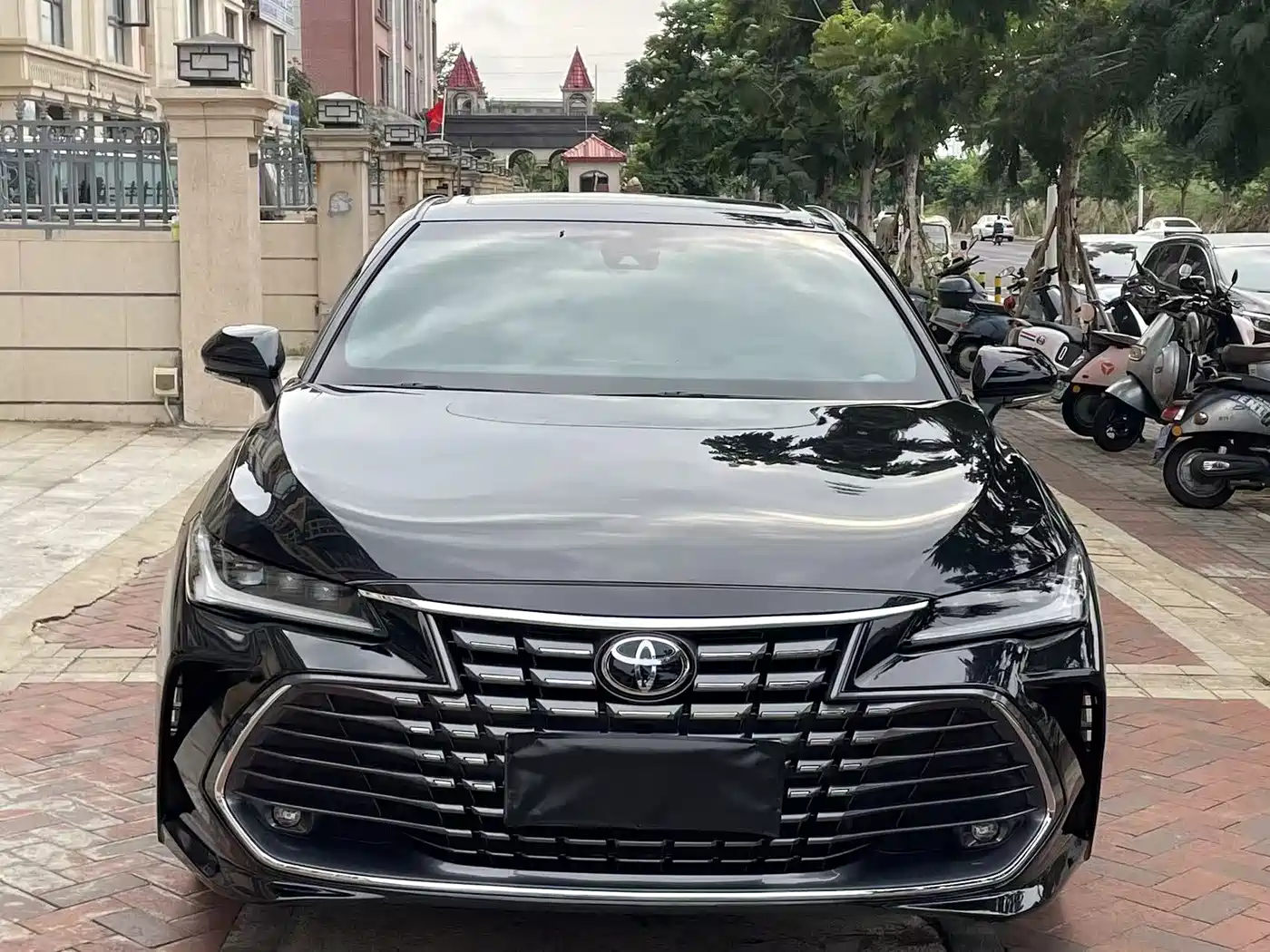 Toyota Avalon 2023 2.0L Luxury Edition фото 2