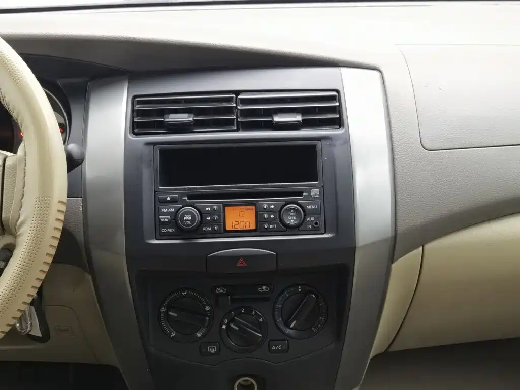 Nissan Livina 2010 2010 Model Joy Edition 1.6L Automatic All-round Type