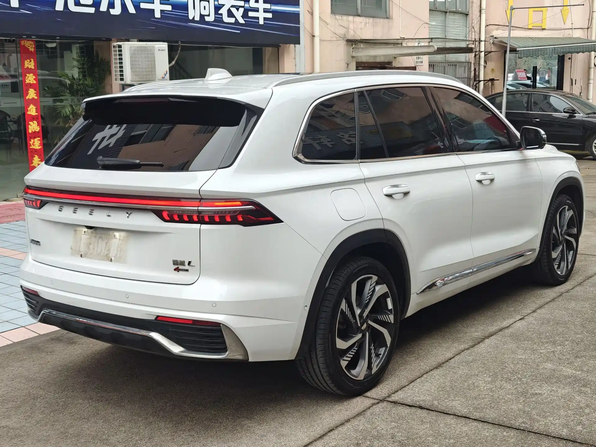 Фото 7 - Geely Monjaro