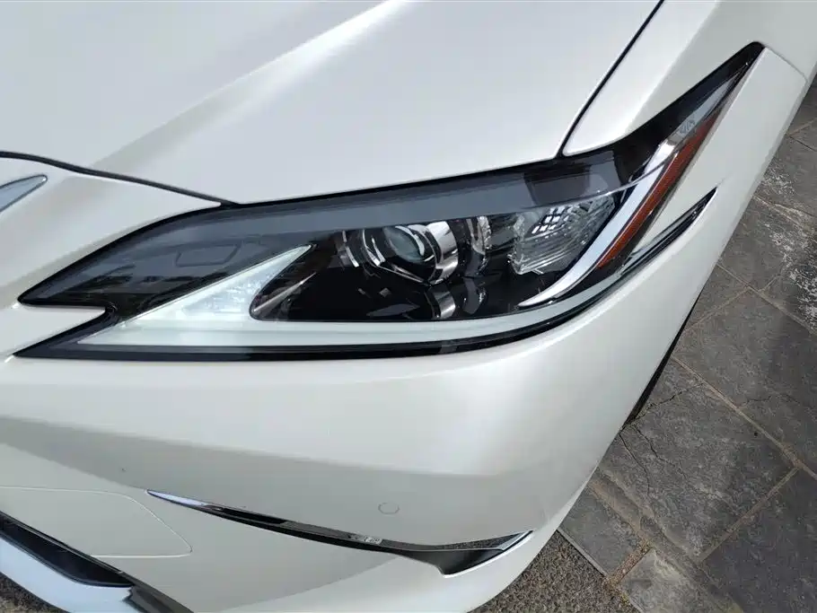 Lexus ES 2024 200 Premium Edition фото 5