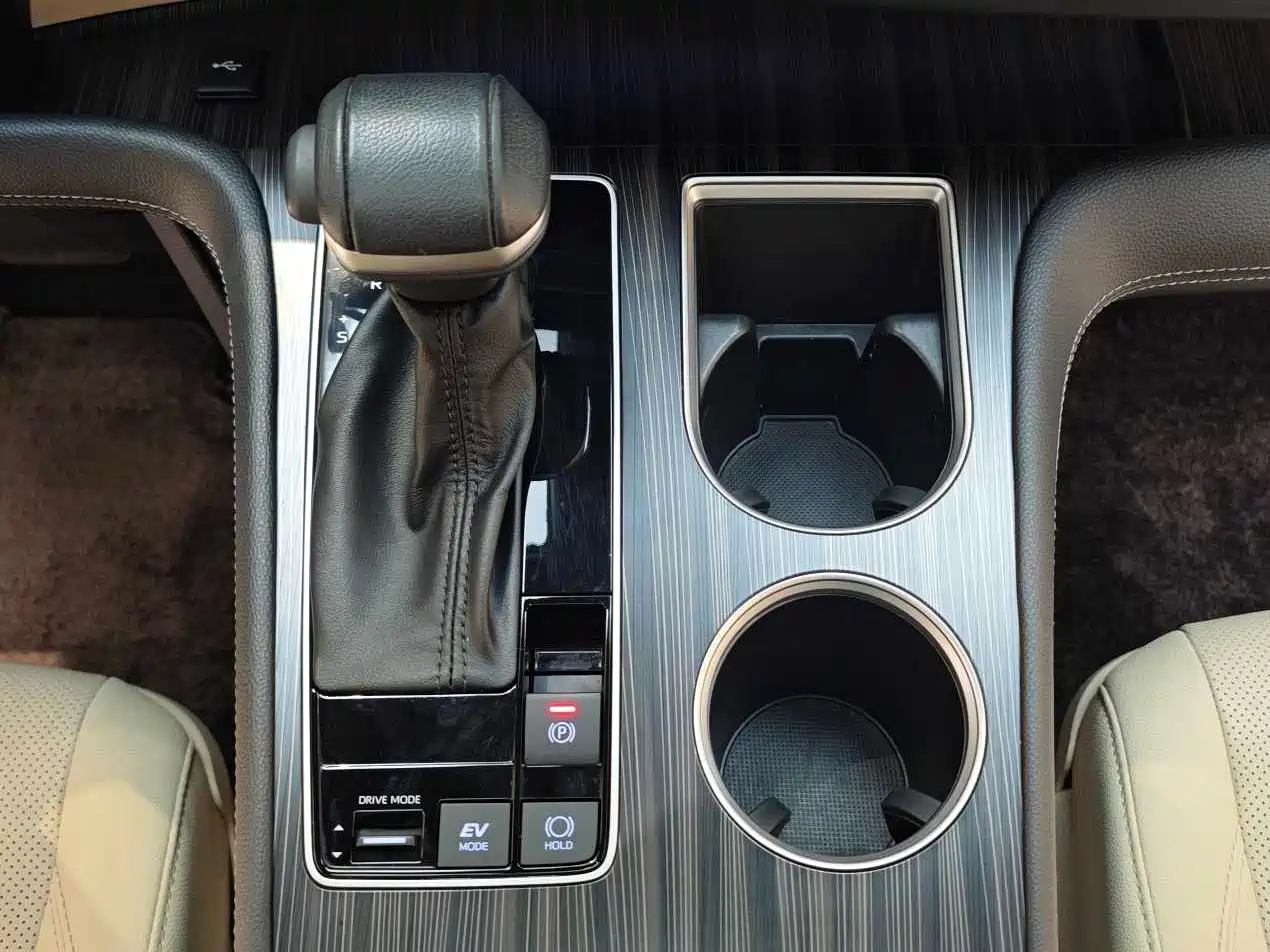 Toyota Sienna 2021 2.5L Hybrid Premium Edition фото 16