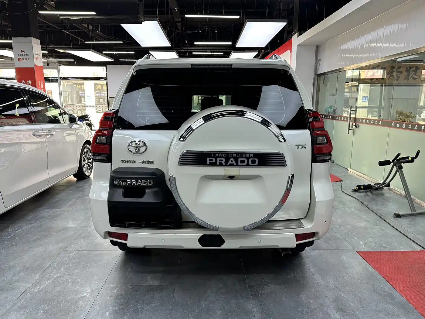 Toyota Prado 2018 2018 3.5L Automatic TX-L Rear-mounted Spare Tire