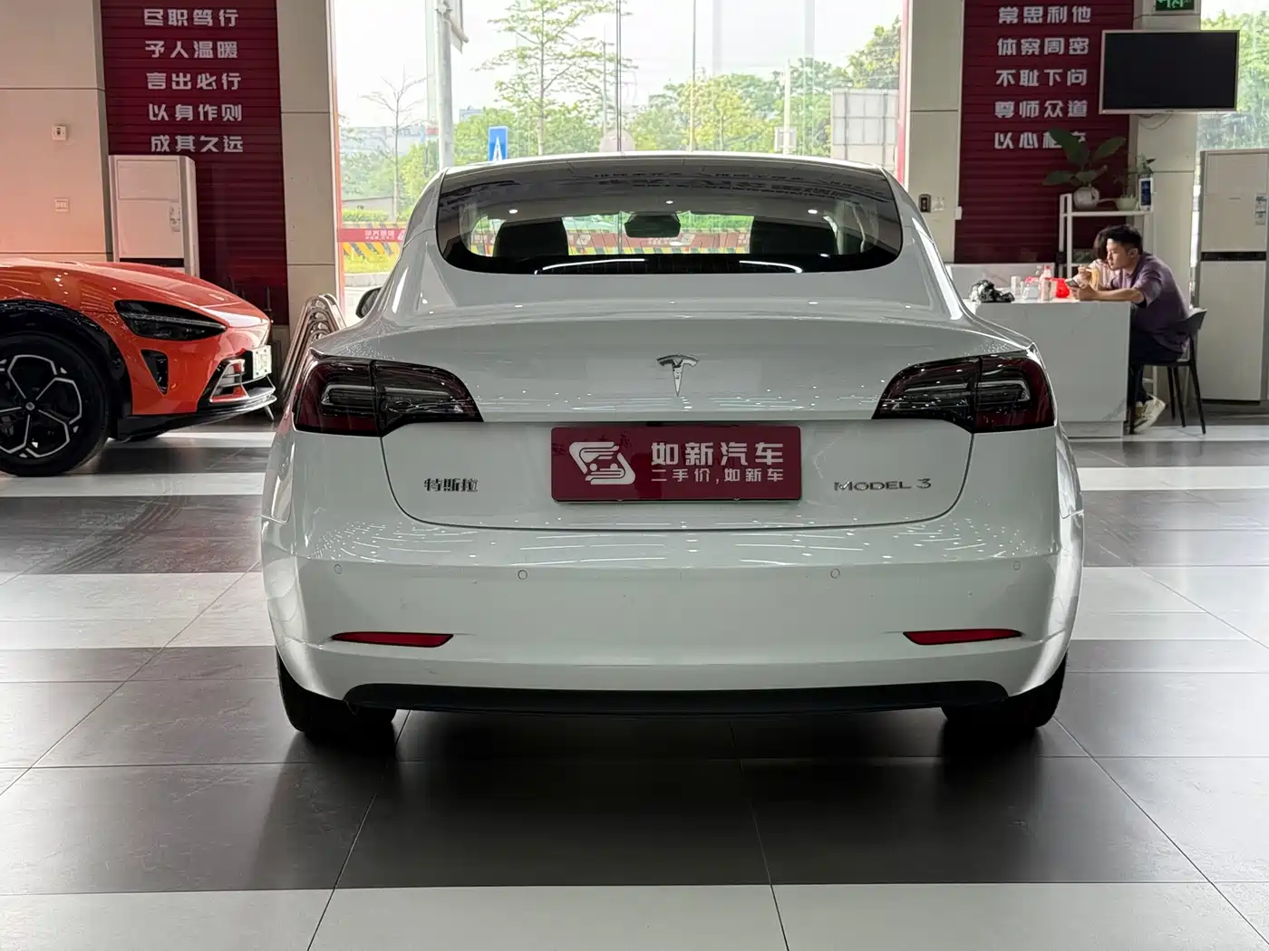 TESLA MODEL 3