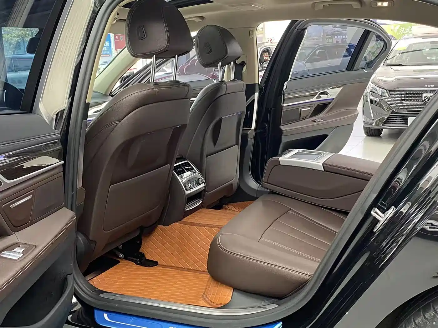 BMW 7 Series 2016 730Li Leading фото 8