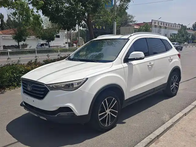 Besturn Besturn X40 2018 Internet Celebrity Edition 1.6L Automatic Luxury
