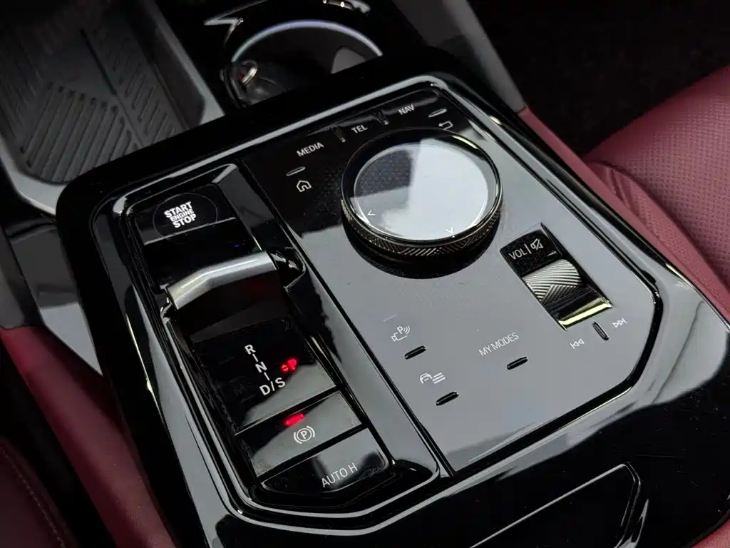 BMW 5 Series 2024 530Li Leading Model Luxury Package фото 10