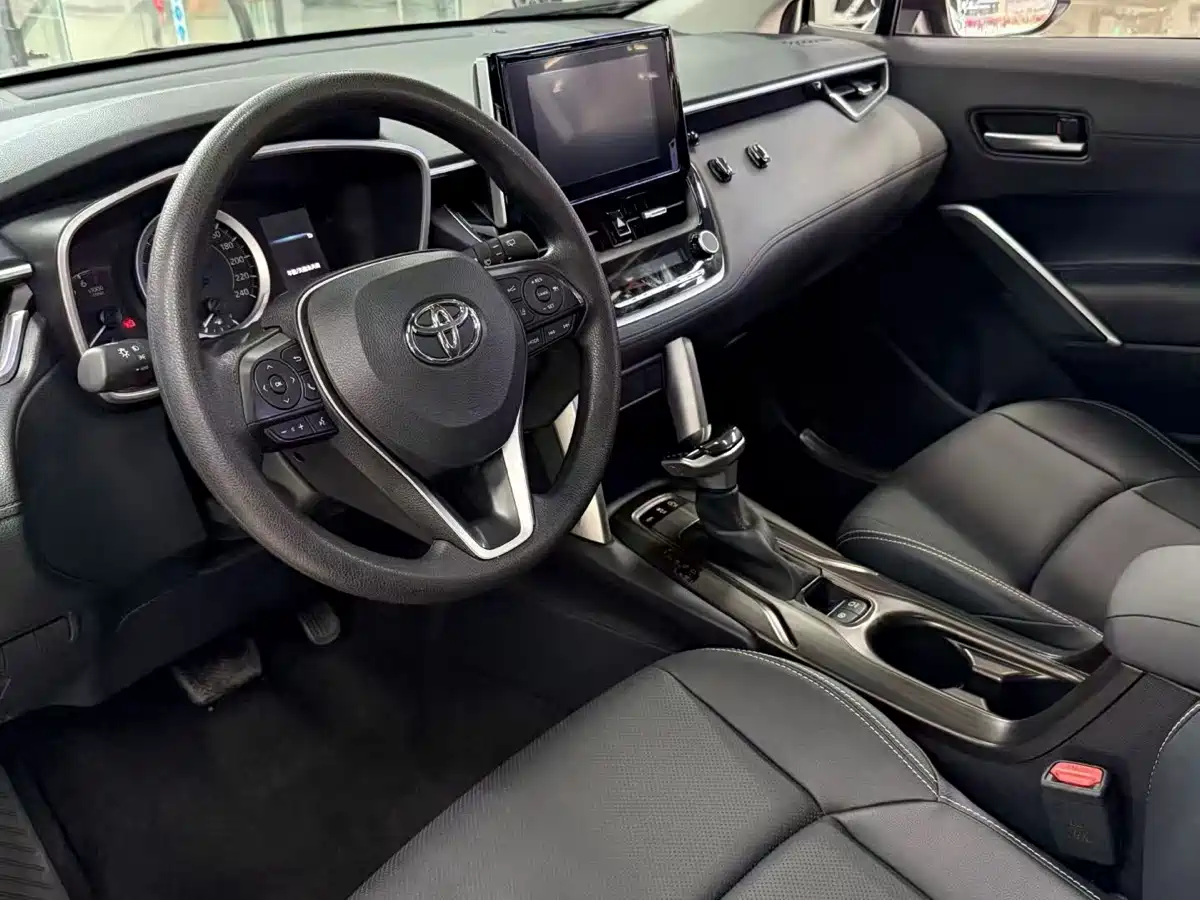 Toyota Frontlander 2022 2.0L CVT Luxury Edition фото 4