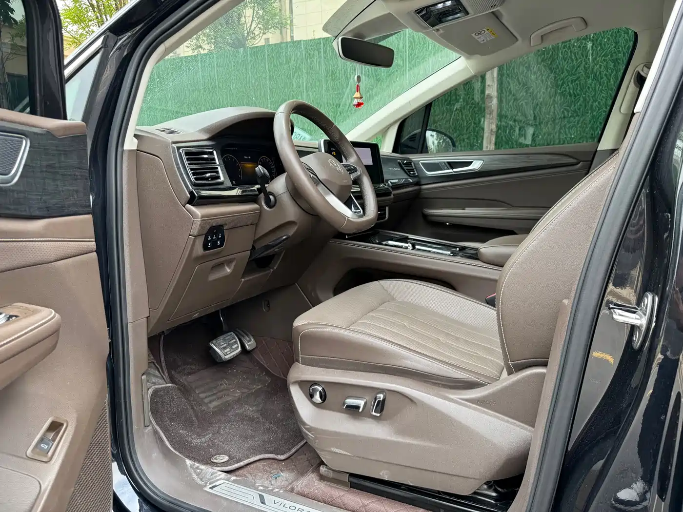 Volkswagen Viloran 2022 380TSI Premium Edition фото 4