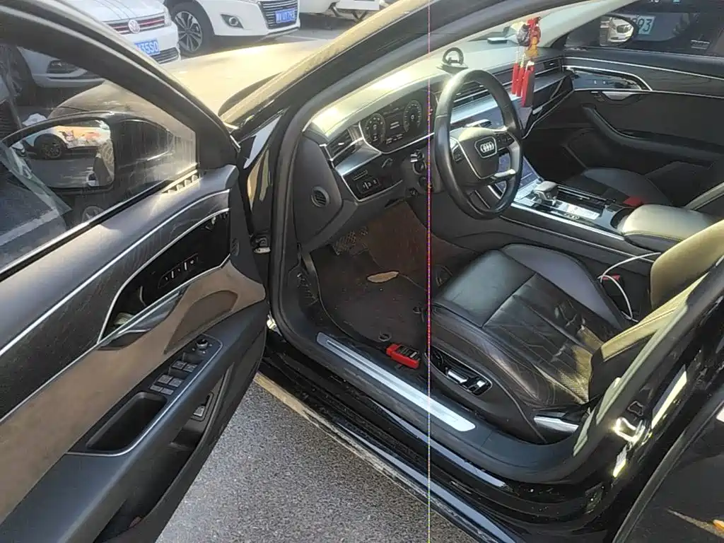 Photo 16 - Audi A8