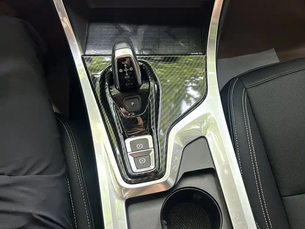 Lynk & Co 01 2018 2.0T 2WD Type+ Edition фото 10