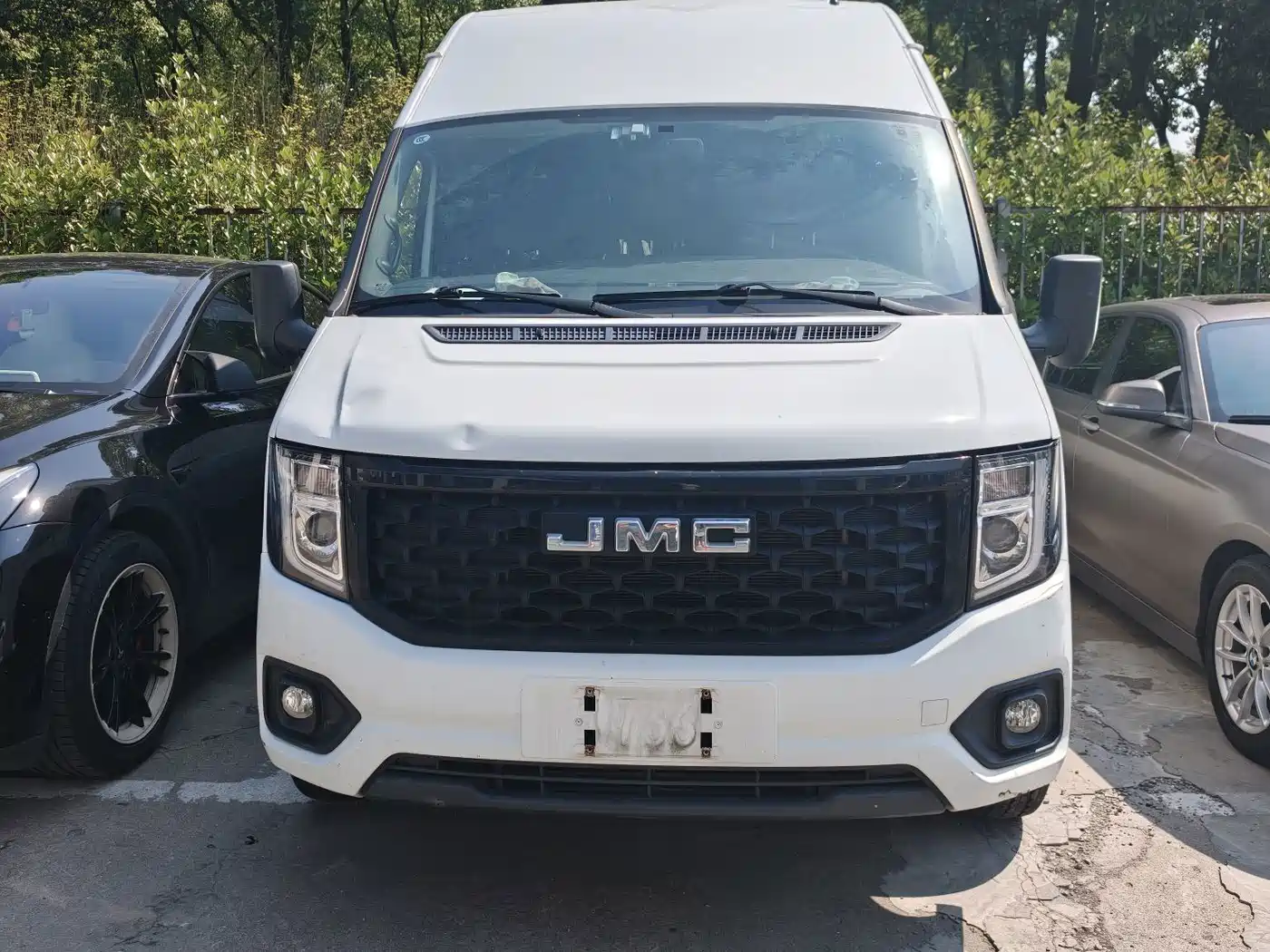 Jiangling JMC Fushun 2024 2023 2.0T Manual Short Wheelbase Medium Roof Business Version 7-Seater (Non-Operational)