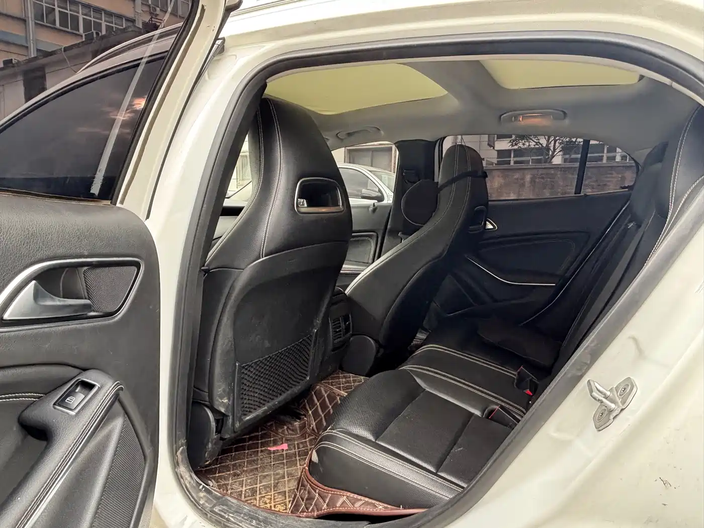 Mercedes-Benz GLA 2017 GLA 200 Dynamic фото 11