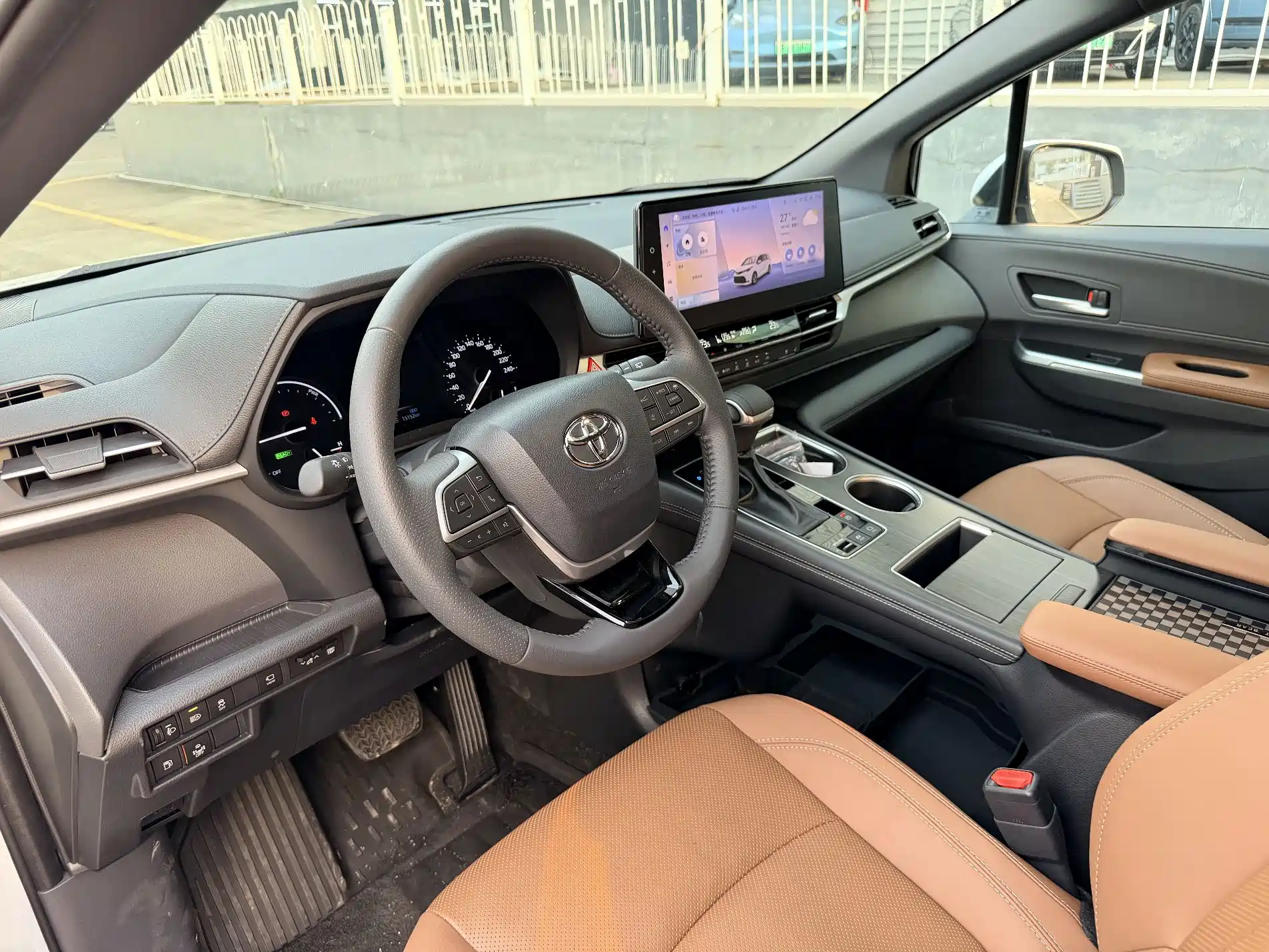 Фото 8 - Toyota Sienna