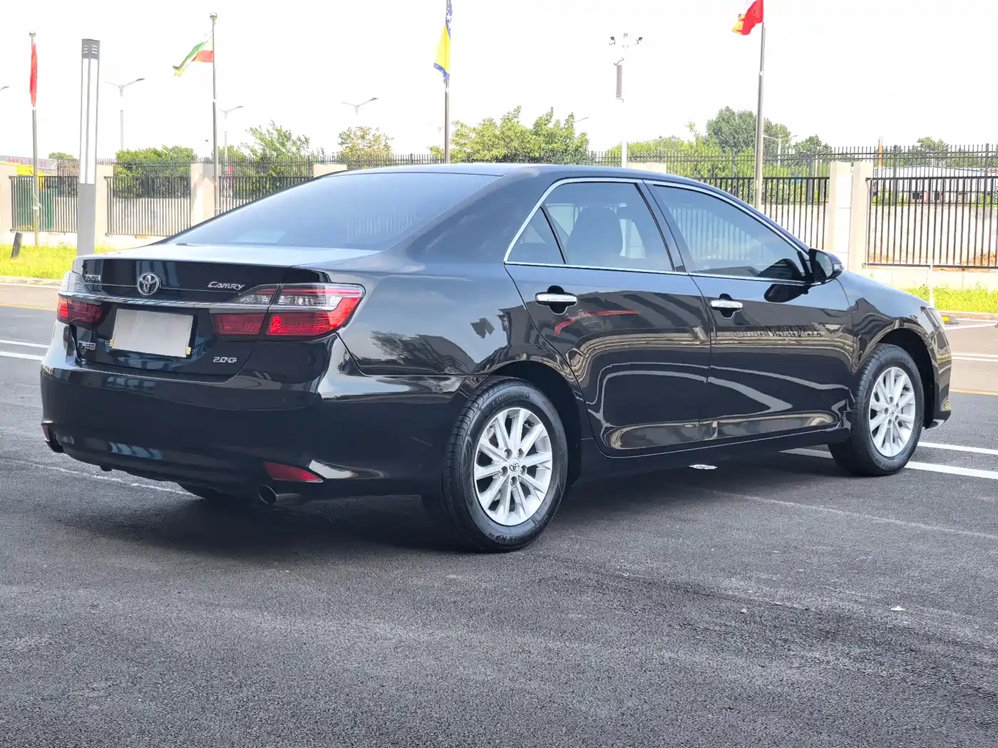 Toyota Camry 2015 2.0G Leading Edition фото 4