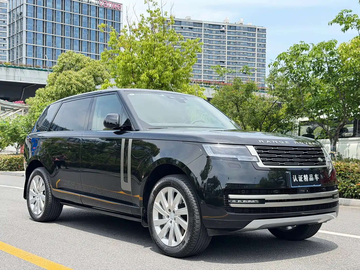 Land Rover Range Rover 2024 3.0 L6 400PS Golden Age Extended 7-Seater фото 5
