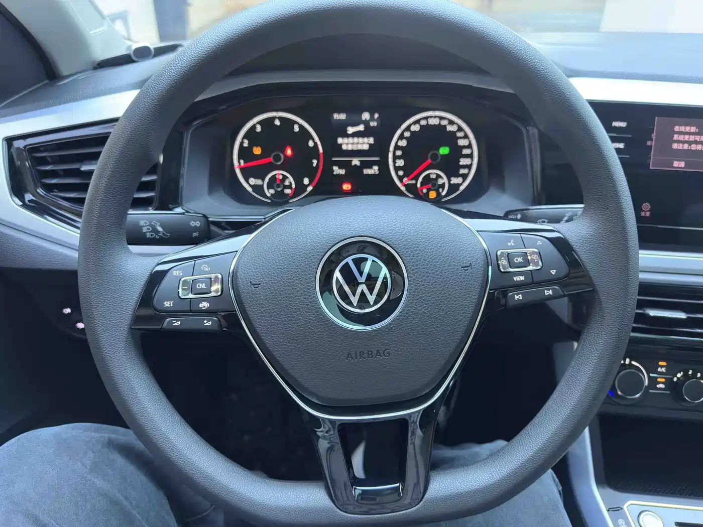 VOLKSWAGEN POLO