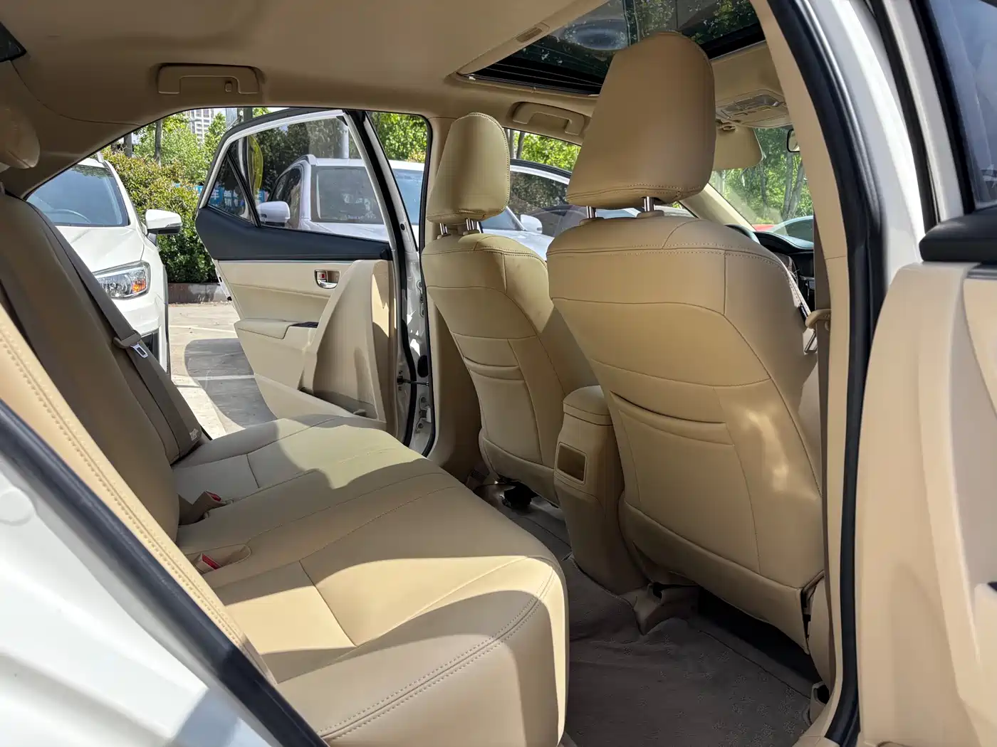 Toyota Corolla 2014 1.6L CVT GL-i фото 11