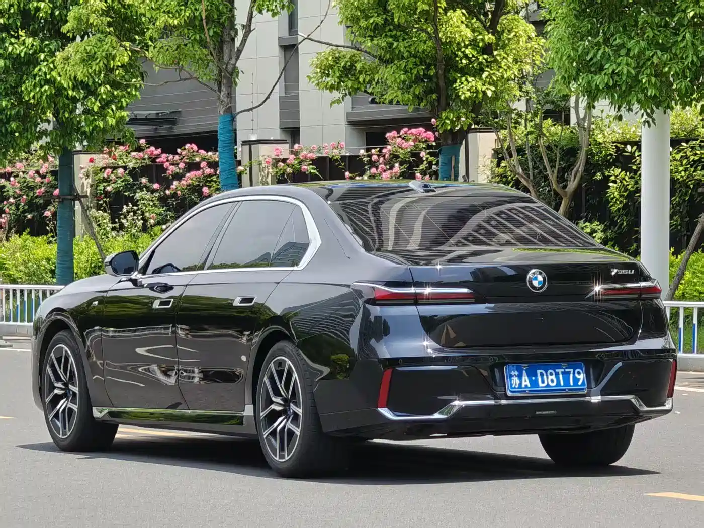 BMW 7 Series 2023 Model 735Li M Sport Package фото 13