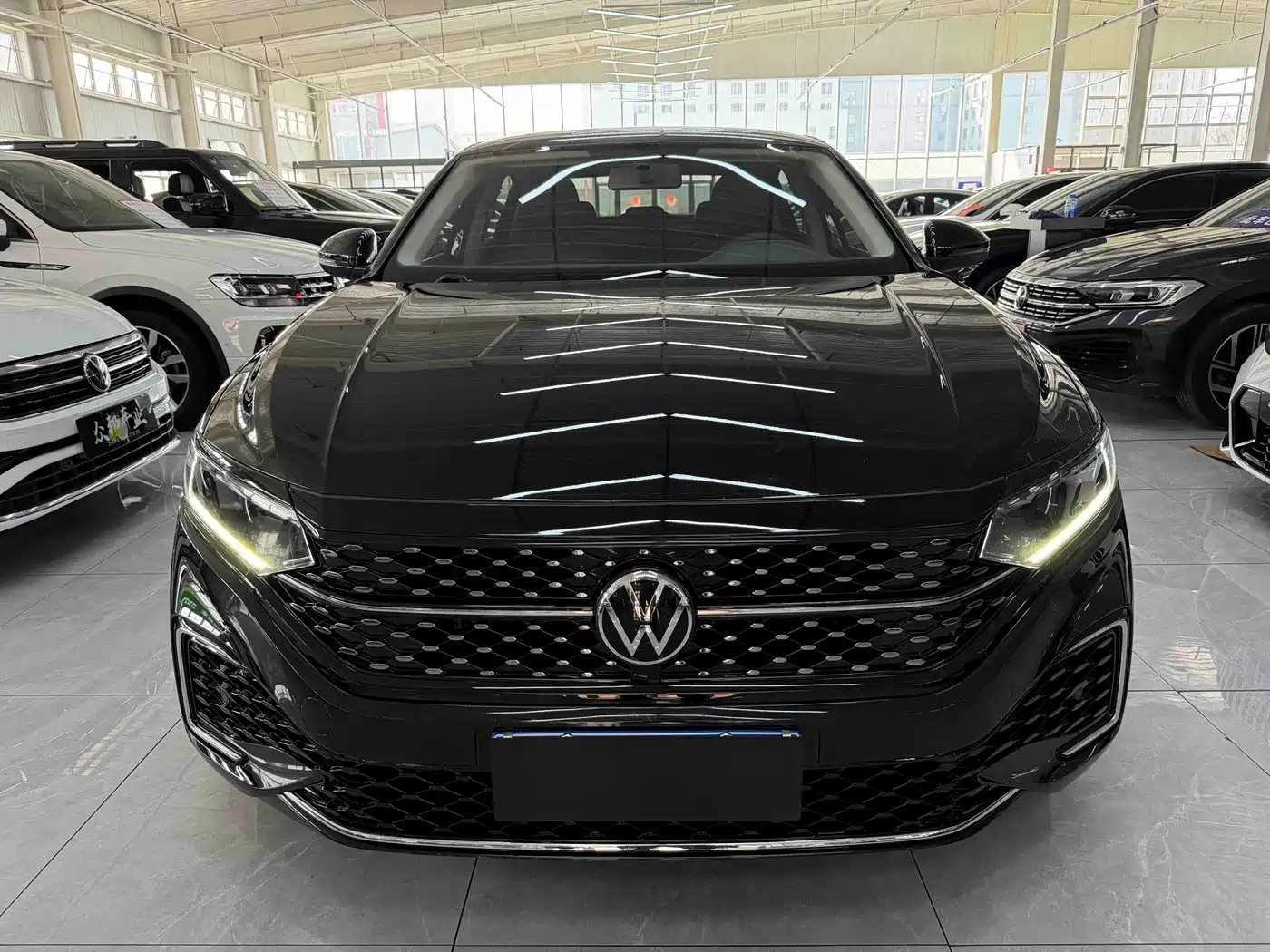 Volkswagen Passat 2022 280TSI Elite Edition фото 2