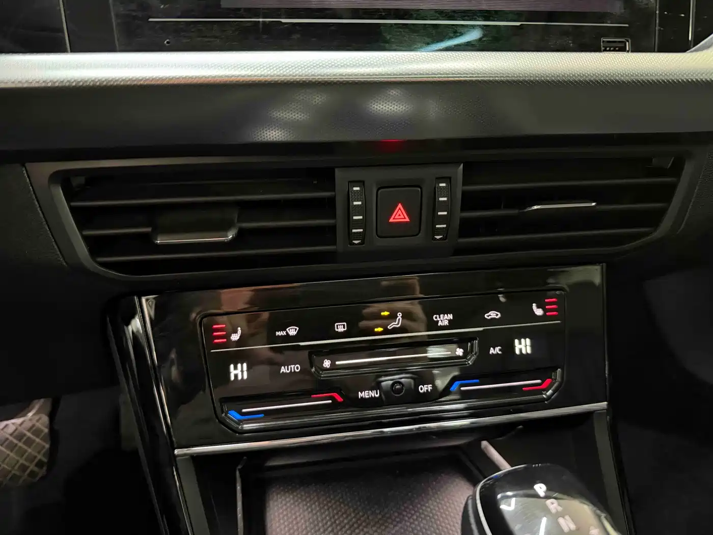 Volkswagen Passat 2022 280TSI Elite Edition фото 11