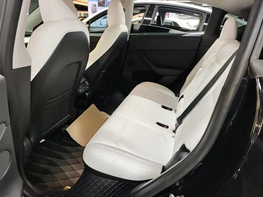 Фото 17 - Tesla Model Y