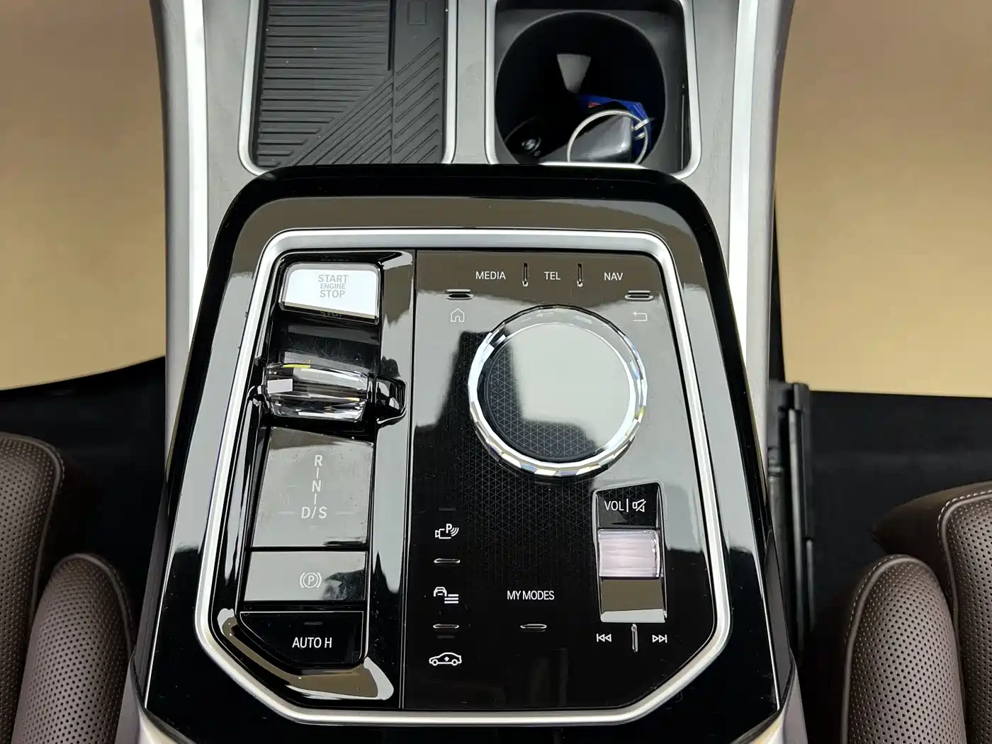 BMW 7 Series 2023 740Li Exclusive M Sport Package фото 36