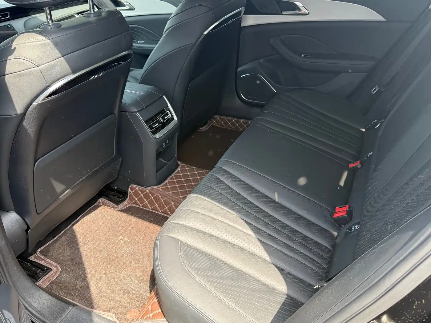 Hongqi H5 2025 1.5T DCT Flag Rhythm 500,000 Units Memorial Edition фото 5