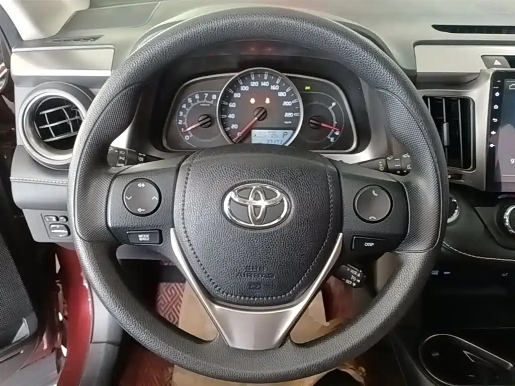 Toyota RAV4 Rongfang 2016 2.0L CVT 2WD Trend (China V) фото 11