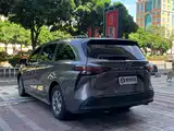 Photo 4 - Toyota Sienna