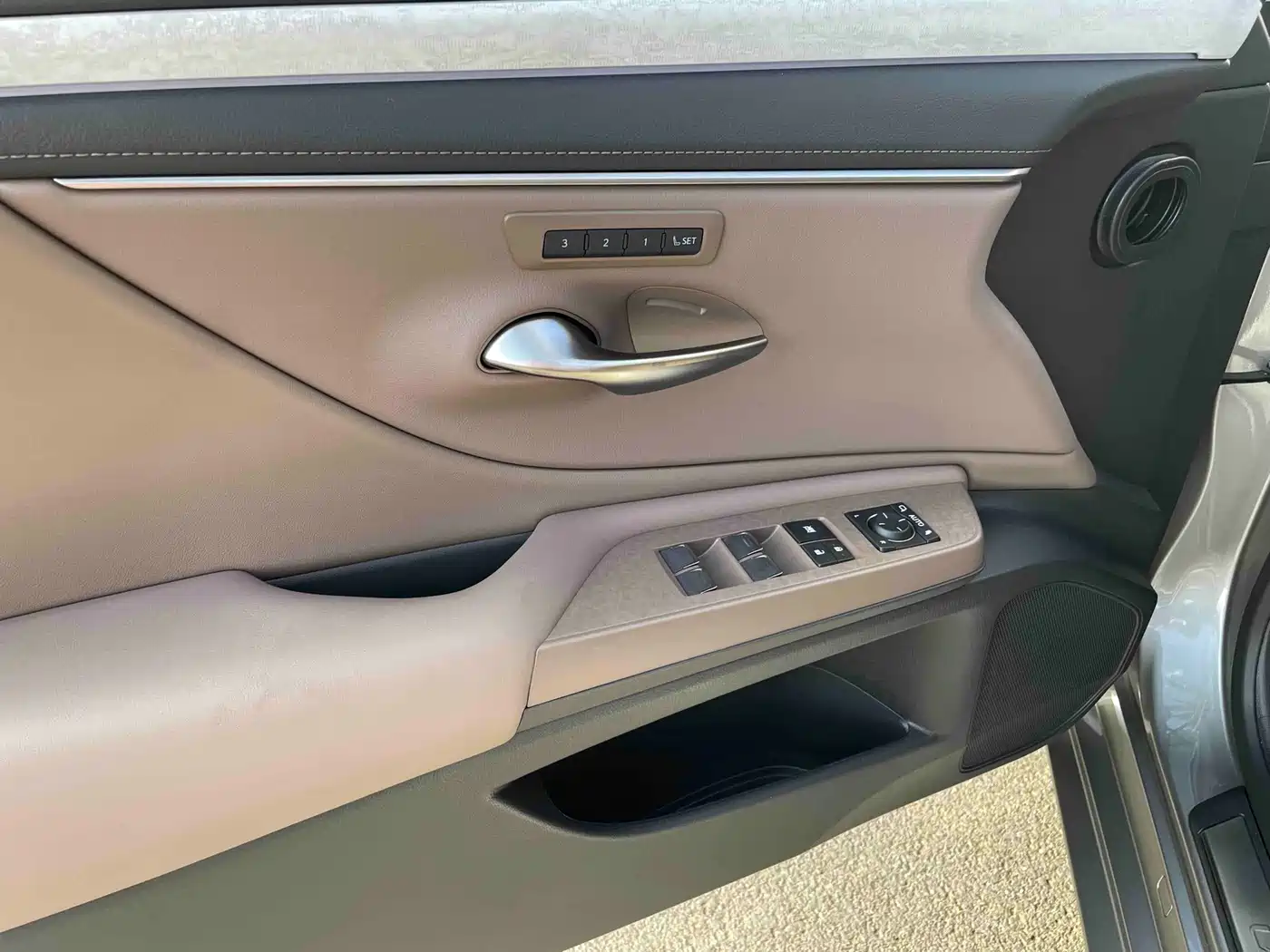 Lexus ES 2026 2025 200 Ultimate Edition