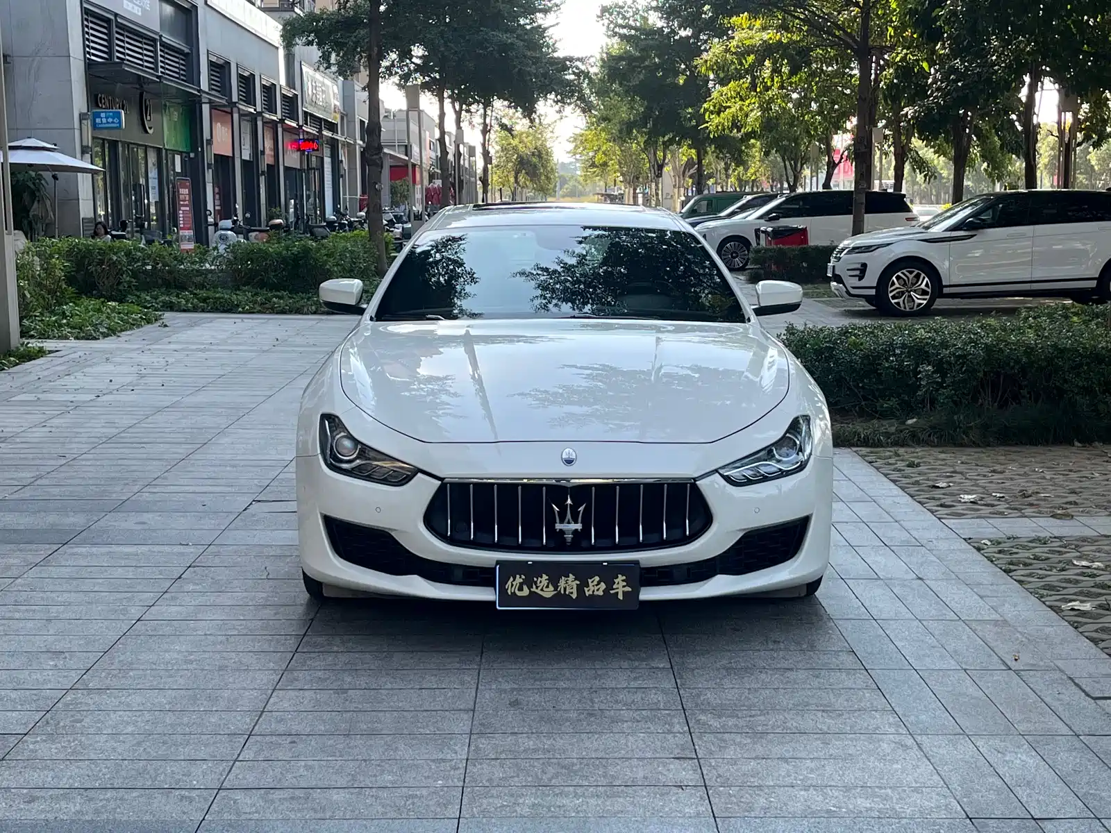 Photo 2 - Maserati Ghibli