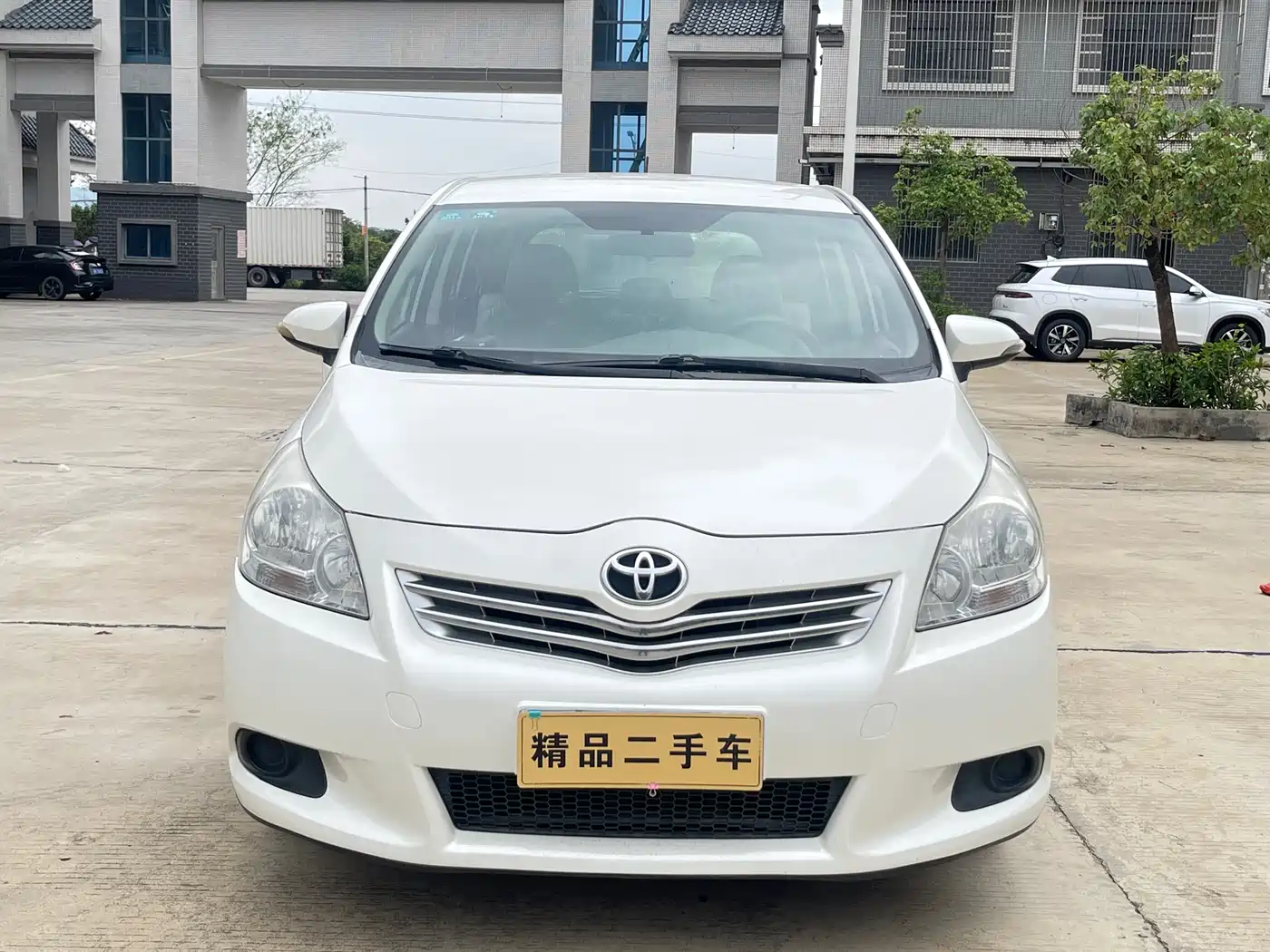 Toyota E'Z 2014 Xingyao 180E CVT Elite Multi-function фото 2
