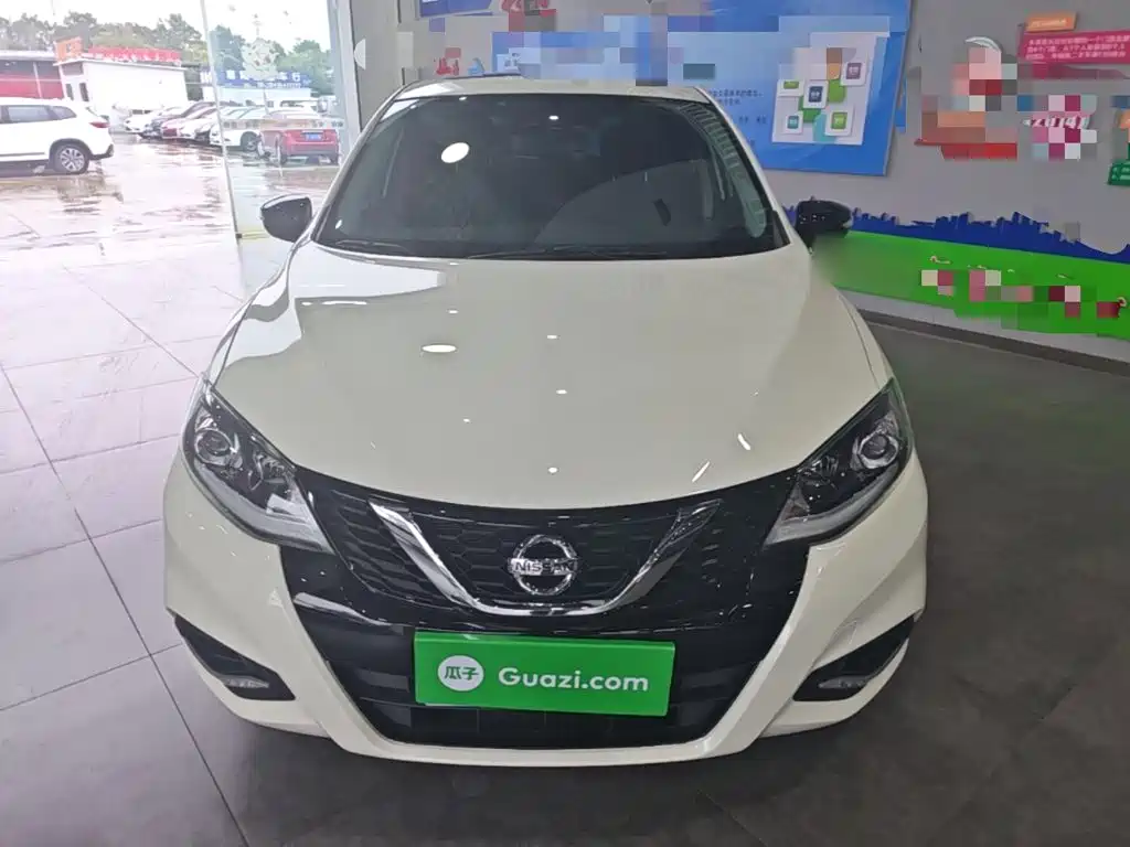 Photo 3 - Nissan Tiida