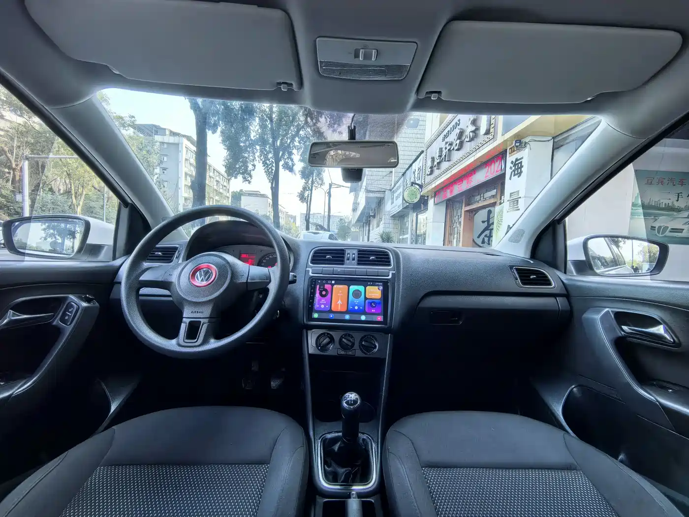 Volkswagen Polo 2013 1.6L Manual Comfort Edition фото 10
