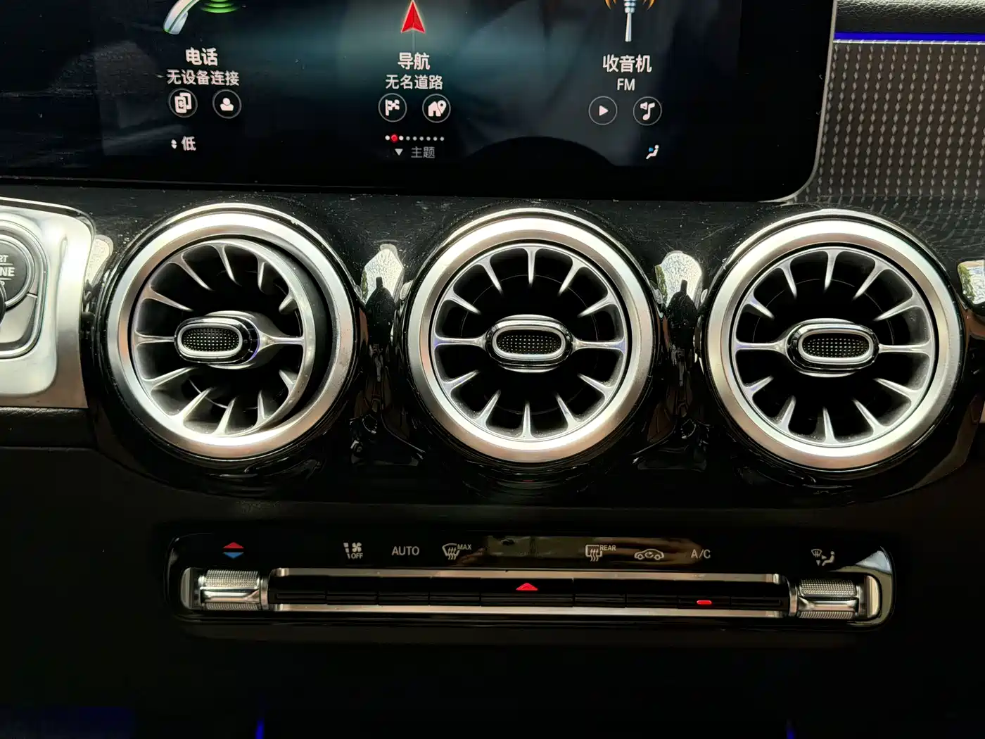 MERCEDES-BENZ GLB